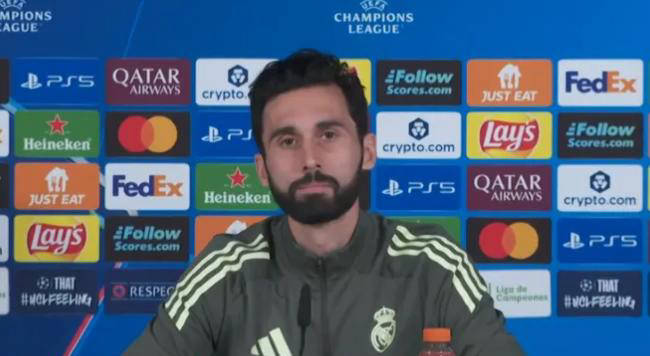 大反转!皇马主帅阿韦洛亚引发争议,球迷齐声嘘:双重标准过于明显